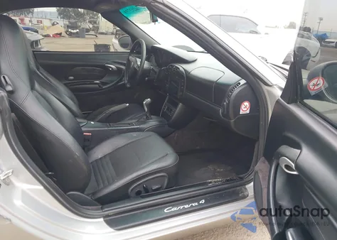 2000 Porsche 911 Carrera/Carrera 4 z USA, uszkodzony, nr VIN WP0CA2999YS651554